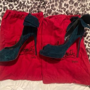 Louboutin GORGEOUS AQUA TEAL SUEDE OPEN TOE PUMPS Size 8 US SIZE 38 Euro